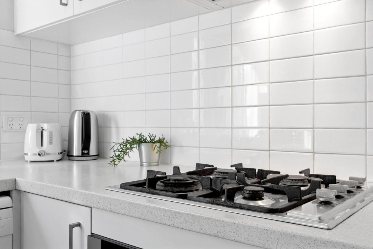 Burwood Newly Renovated 2 Bedroom Apartment Sydney Luaran gambar