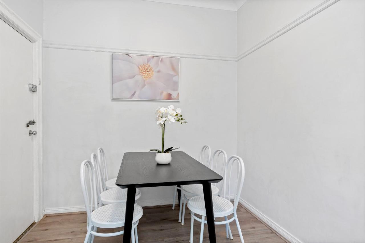 Burwood Newly Renovated 2 Bedroom Apartment Sydney Luaran gambar