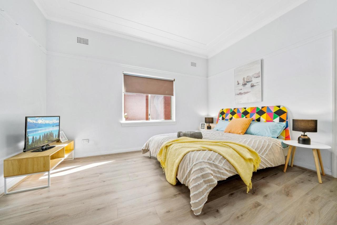 Burwood Newly Renovated 2 Bedroom Apartment Sydney Luaran gambar