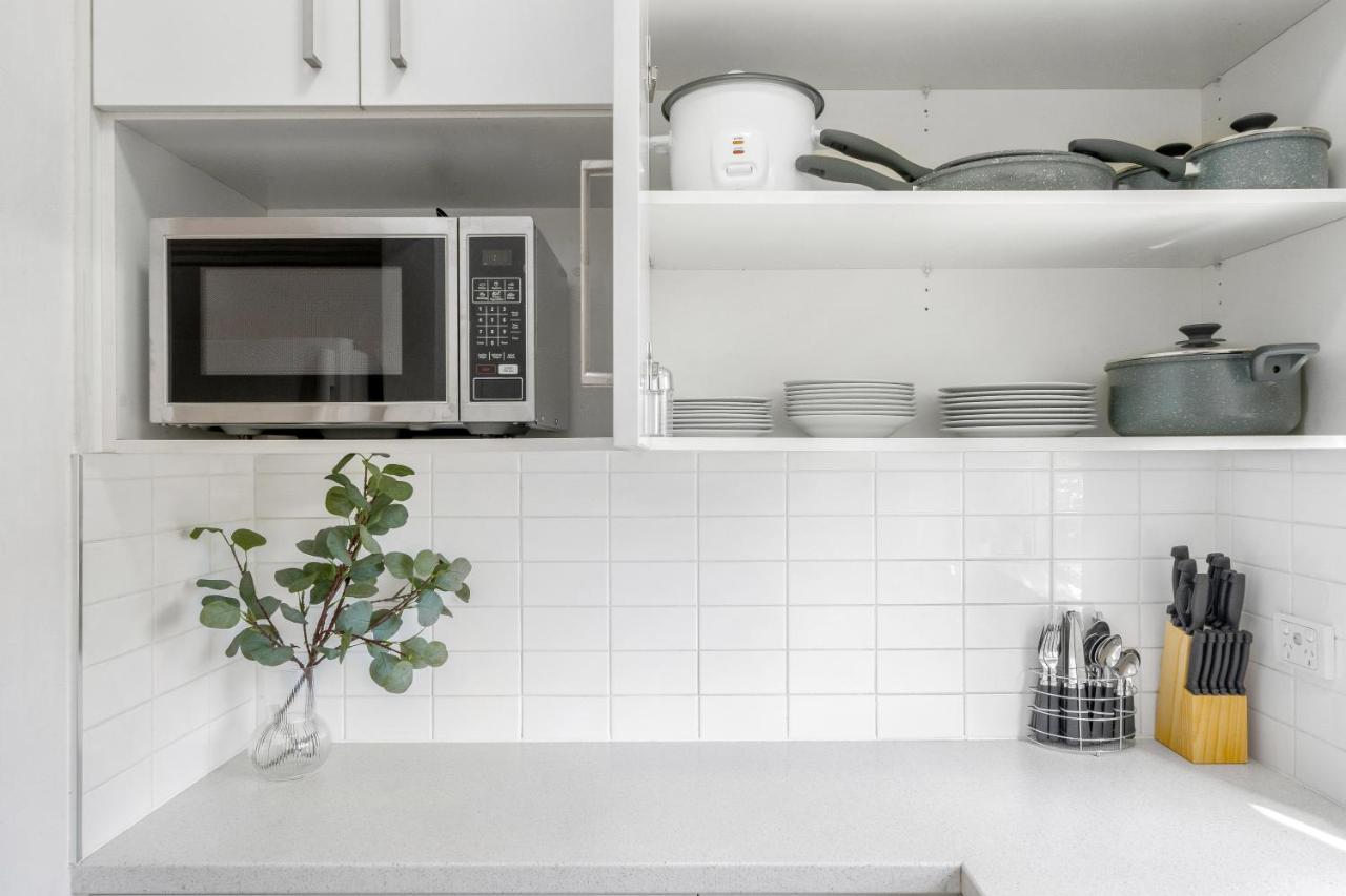 Burwood Newly Renovated 2 Bedroom Apartment Sydney Luaran gambar